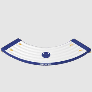 gioco acquatico con piattaforma