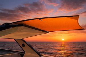 tenda a vela per barca a motore