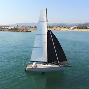 barca a vela day-sailer