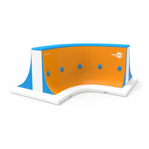 gioco acquatico muro da scalata