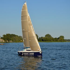 barca a vela da regata e crociera / con poppa aperta / con 6 cuccette / con 4 cabine