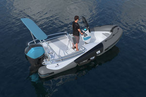 gommone fuoribordo / con scafo rigido / di navigazione / max. 6 persone