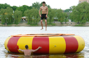 gioco acquatico trampolini
