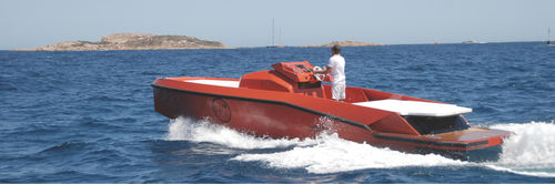 Barca open entrobordo - Maori 30 - MAORI YACHT WORLD LTD - diesel / con console centrale / max. 8 persone