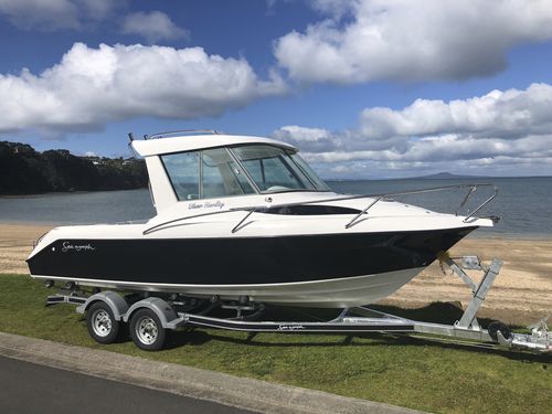 Day cruiser fuoribordo - Blazer 640 HT - Seanymph Boats - con cockpit chiuso / hard-top / da pesca sportiva