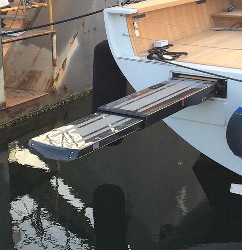 Passerella per barca - D2.5 - CARBON EQUIPMENT ltd - per yacht / telescopica / idraulica