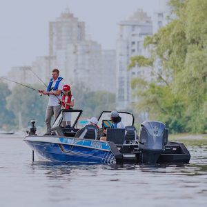 Bass boat fuoribordo - 685 FISHPRO - BoatLab LLC - con dual console / open / da pesca sportiva