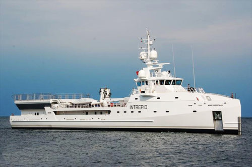 Mega-yacht da crociera - INTREPID - Damen Yachting - raised pilothouse / a prua verticale / con eliporto