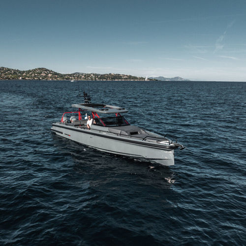 Cabinato fuoribordo - Shadow 1000 Sun-Top Phantom - Brabus Marine - bimotore / open / max. 10 persone