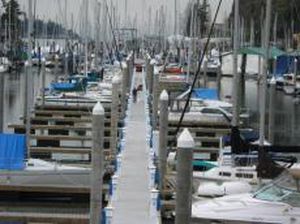 Dock finger in calcestruzzo - Thunderbird - International Marine Floatation Systems, Inc. (IMFS) - su pilastri