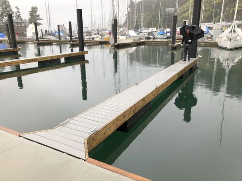Dock finger su pilastri - WVYC - International Marine Floatation Systems, Inc. (IMFS)