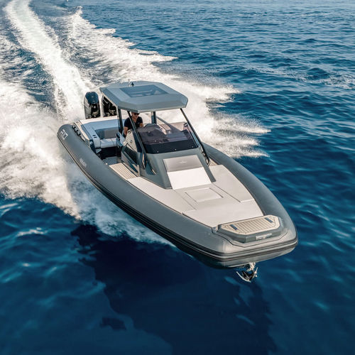 Gommone fuoribordo - R10 CABIN FB - RENIER - bimotore / semirigido / con console centrale