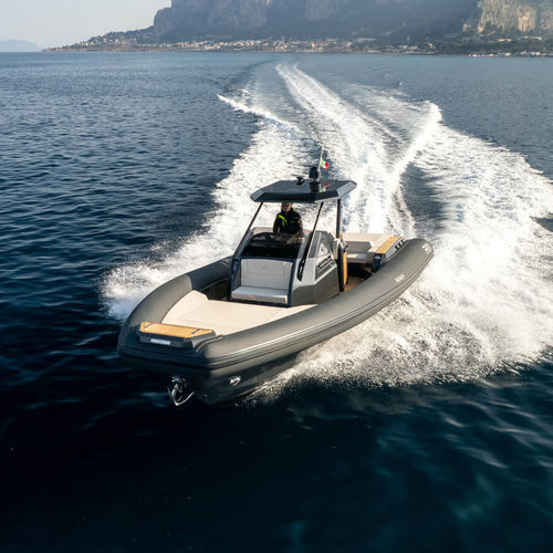 Gommone entrobordo - R11 EFB - RENIER - bimotore / semirigido / con console centrale