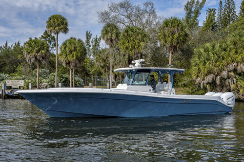 Cabinato fuoribordo - 39' SPECIALE - HCB Yachts - trimotore / open / con console centrale
