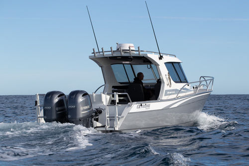 Walkaround fuoribordo - 915  - Extreme Boats EU Ltd. - bimotore / con cabina di pilotaggio / da pesca sportiva