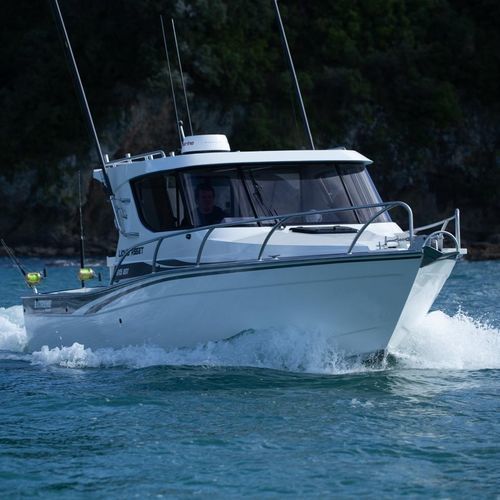 Cabin-cruiser entrobordo - 915 XST - Extreme Boats EU Ltd. - diesel / con cabina di pilotaggio / da pesca