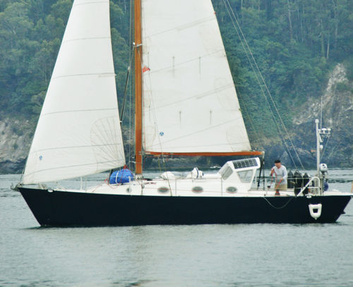 Barca a vela da crociera costiera - OUTREMER 33 - META YACHTS - con 2 cabine / con 6 cuccette / con 4 cuccette