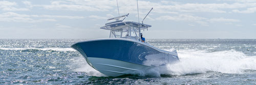 Barca open fuoribordo - 36′ - Invincible Boat Company - trimotore / con console centrale / rapida