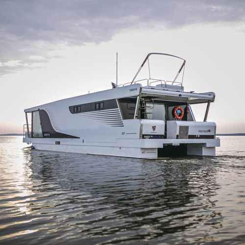 Barca a motore house-boat catamarano - S51 line - Catamarans-HT - entrobordo / elettrica / con fly