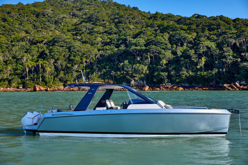 Cabinato entrobordo - V34 - Schaefer Yachts - fuoribordo / bimotore / soft-top