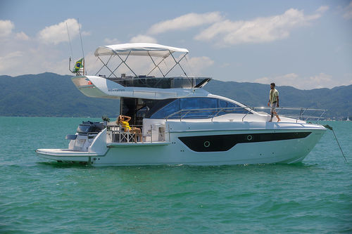 Cabinato entrobordo - 450 - Schaefer Yachts - bimotore / flybridge / max. 14 persone