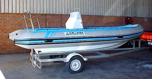 Gommone fuoribordo - 5.5m - Aquarius Inflatables - bimotore / semirigido / con console centrale