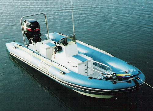 Gommone fuoribordo - 5.0 m - Aquarius Inflatables - con console centrale / open / da sci nautico