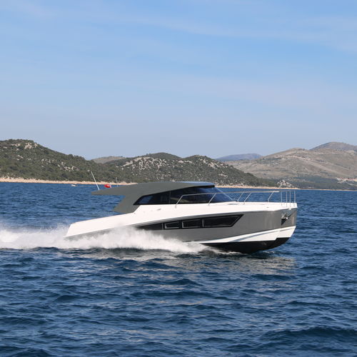 Cabinato catamarano - M37 OPEN - MAKAI Yachts - entrobordo / bimotore / open