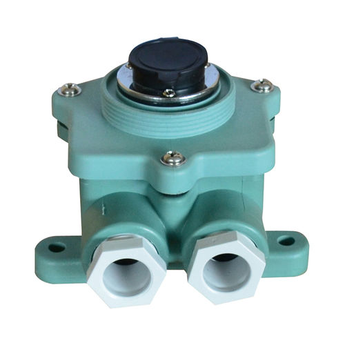 Presa elettrica stagna per nave - IMPA 330648 - Zhejiang Bozhou Marine Electric Technology Co., Ltd. - per barca / femmina / con interruttore