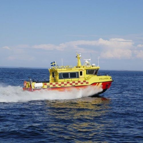 Barca professionale motobarcapompa - 1370 - Kewatec - idroambulanza / barca per il recupero di idrocarburi / entrobordo IPS-drive