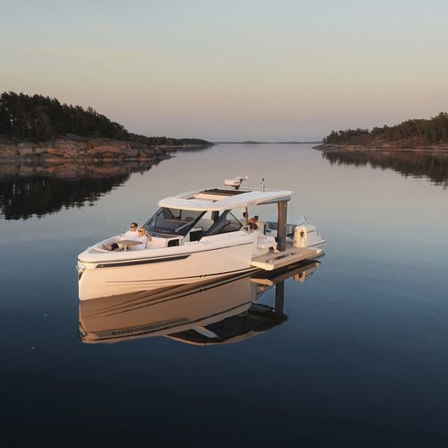 Cabinato fuoribordo - 400 GTO - Saxdor Yachts Oy - bimotore / con carena a gradino / con cabina di pilotaggio