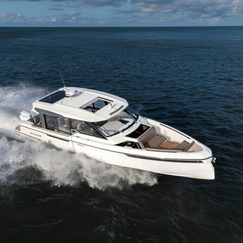 Cabinato fuoribordo - 400 GTC - Saxdor Yachts Oy - bimotore / con cabina di pilotaggio / max. 12 persone