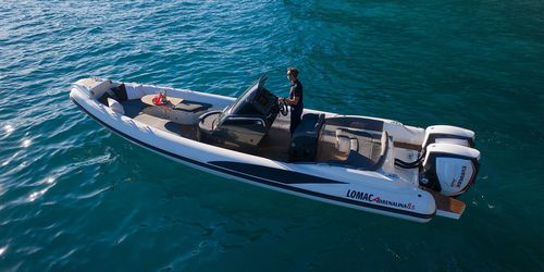 Gommone fuoribordo - ADRENALINA 8.5 - Lomac - bimotore / semirigido / con console centrale