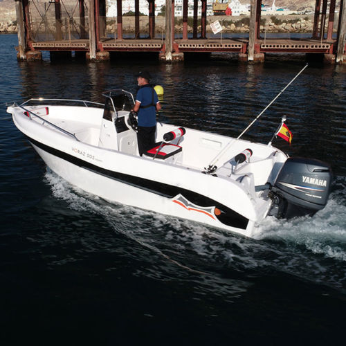 Barca open fuoribordo - VORAZ  505  OPEN  - VORAZ Astilleros - con console centrale / da escursione / da pesca