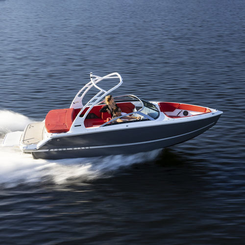 Runabout entrobordo - H1 - Four Winns - open / con dual console / bow-rider