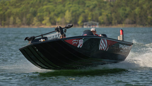 Bass boat fuoribordo - Lowe Favorite 198 - Lowe - con dual console / open / da pesca sportiva