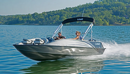 Deck boat fuoribordo - SD224 - Lowe - open / con console laterale / da sci nautico