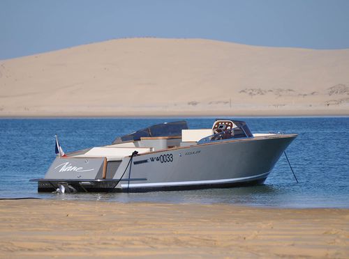 Runabout entrobordo - ECLA 29 CLASSIC - CLYD Yacht Design - con dual console / open / max. 12 persone