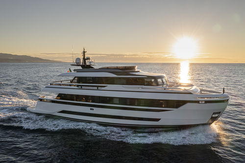 Motor-yacht da crociera - EXTRA X96 Triplex - Extra Yachts - con fly / con 8 cabine / dislocante