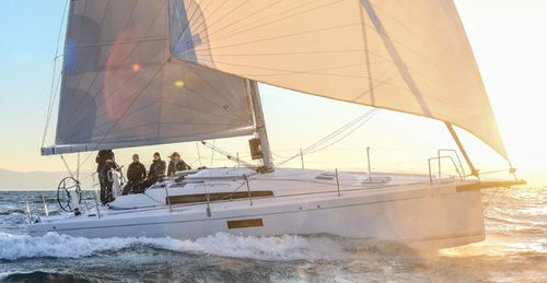 Barca a vela da regata e crociera - First 36 - Bénéteau Sailboats - da crociera / da regata / con 3 cabine
