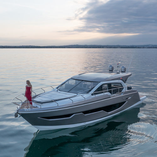 Cabinato entrobordo - C47 - Sessa Marine - bimotore / hard-top / IPS