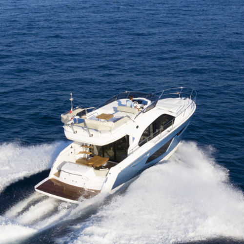 Cabinato entrobordo - FLY 42 - Sessa Marine - bimotore / con scafo planante / con fly
