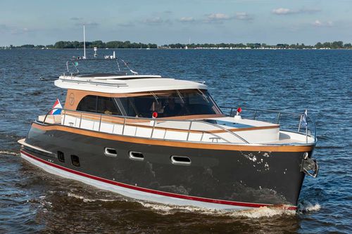 Cabinato entrobordo - Majestic 1300 OC - Aquanaut - hard-top / con 1 cabina / con 6 cuccette