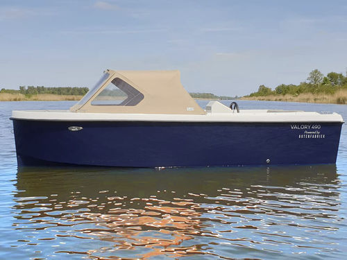 Barca open fuoribordo - Premium V520 - Boatbuilding Motor Yacht Sp. Z o.o. - semirigida / con console centrale / max. 6 persone