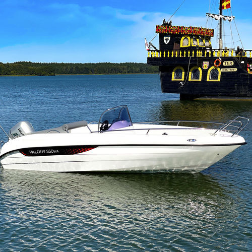 Barca open fuoribordo - V550  - Boatbuilding Motor Yacht Sp. Z o.o. - semirigida / con console centrale / tradizionale