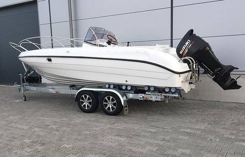 Day cruiser fuoribordo - V630  - Boatbuilding Motor Yacht Sp. Z o.o. - con scafo rigido / open / con console centrale