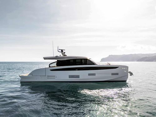 Motor-yacht da crociera - SEADECK 6 - Azimut - hard-top / ibrido / IPS
