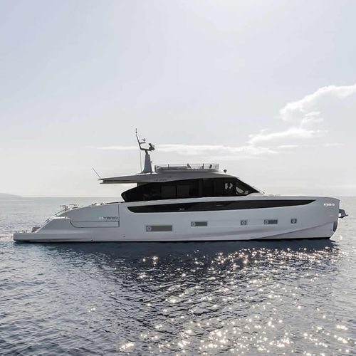 Motor-yacht da crociera - SEADECK 7 - Azimut - hard-top / con fly / ibrido