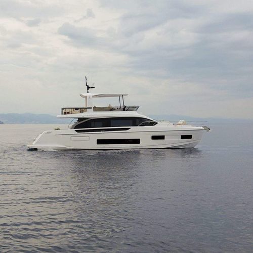 Motor-yacht da crociera - 62 - Azimut - con fly / con 3 cabine / con 6 cuccette
