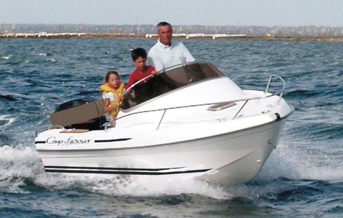 Day cruiser fuoribordo - Cap-Ferret 472 - B2 marine - open / con console centrale / max. 5 persone